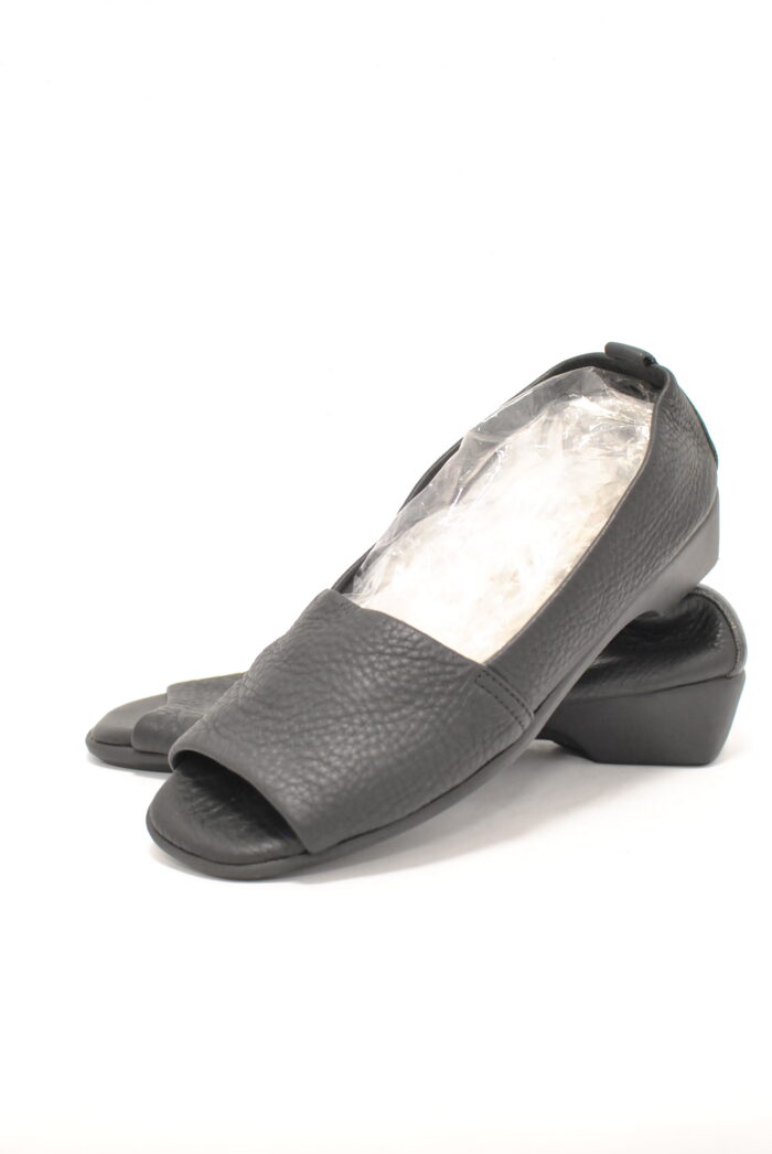 Pantofi decupati de piele cu toc jos marimea 37 - imagine 2