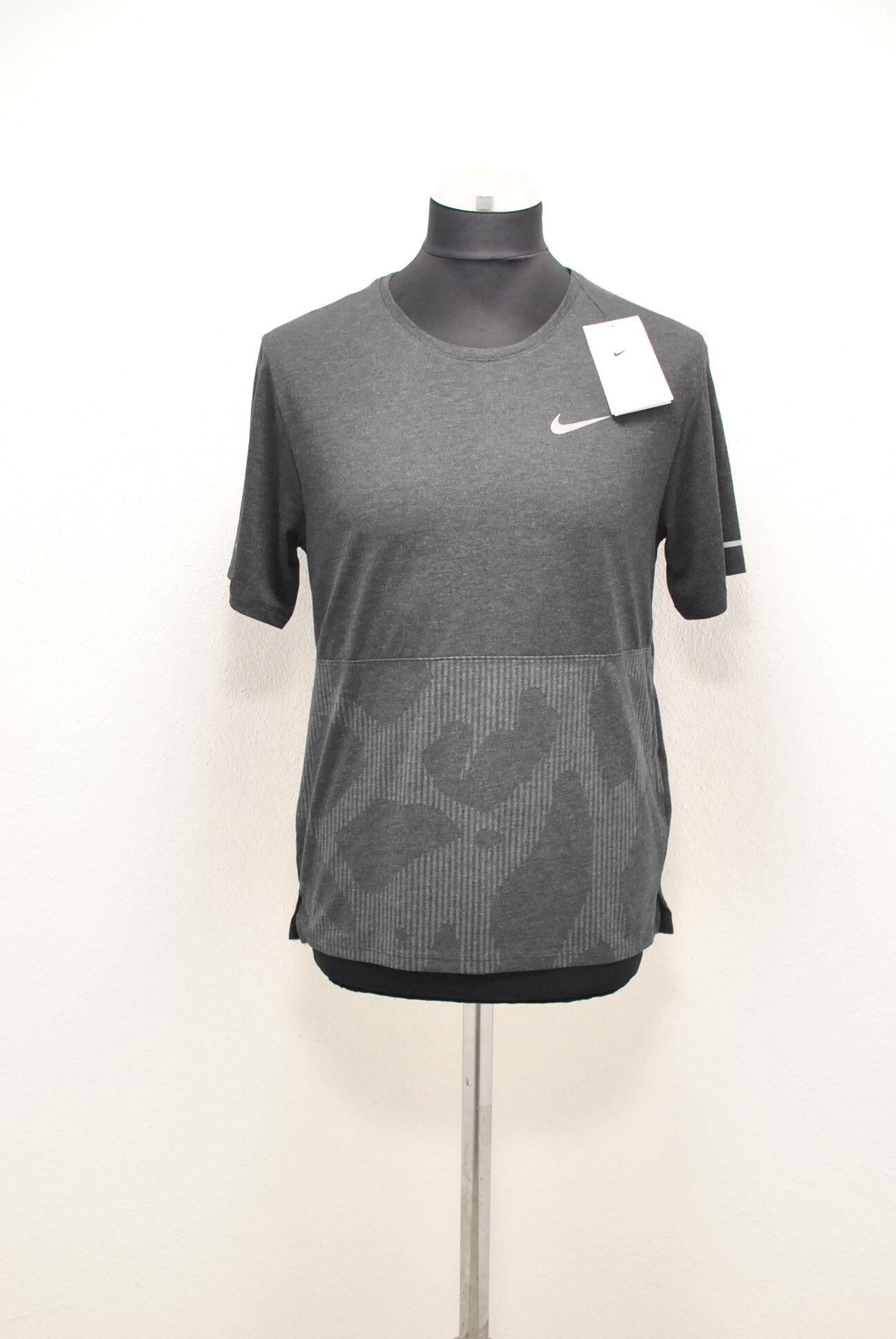 16 (96) Nike Dry-Fit tricou de barbati diverse marimi - imagine 1