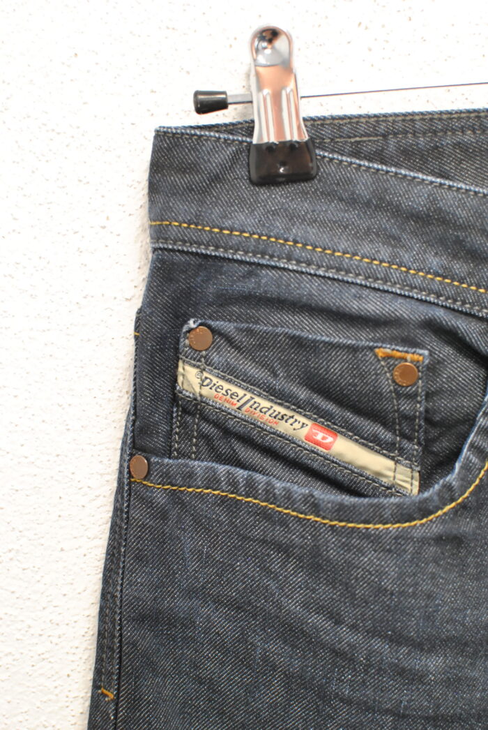 Diesel Larkee Regular-Straight blug de barbati marimea 33/34 - imagine 2
