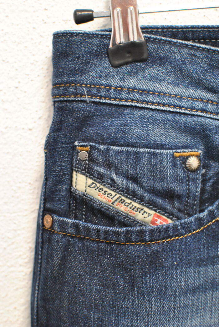 Diesel Larkee blugi de barbati marimea 31cu 30 - imagine 2