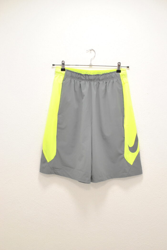 Nike pantalon scurt sport de barbati marimea M - imagine 1