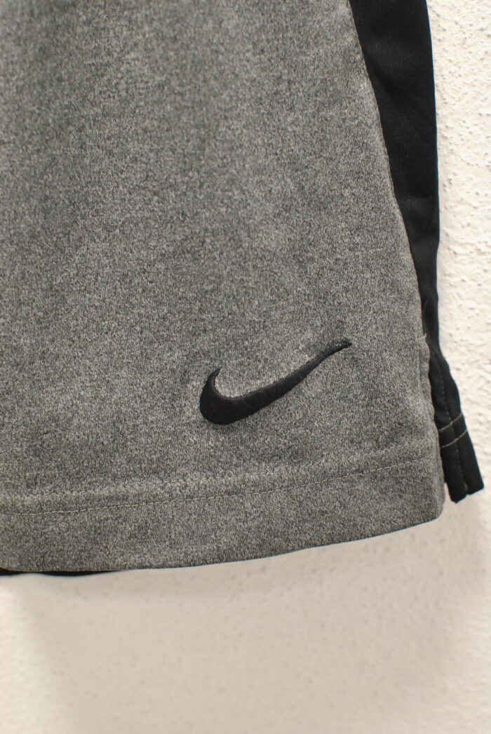 Nike pantalon scurt sport de barbati marimea XL - imagine 2