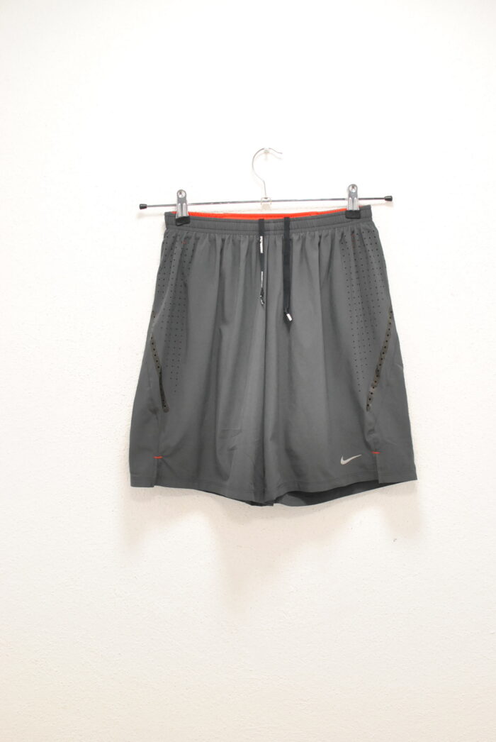 Nike pantalon scurt sport de barbati marimea S - imagine 1