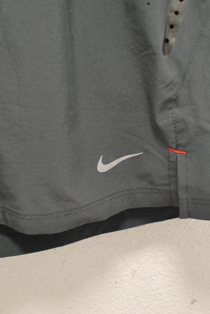 Nike pantalon scurt sport de barbati marimea S - imagine 2