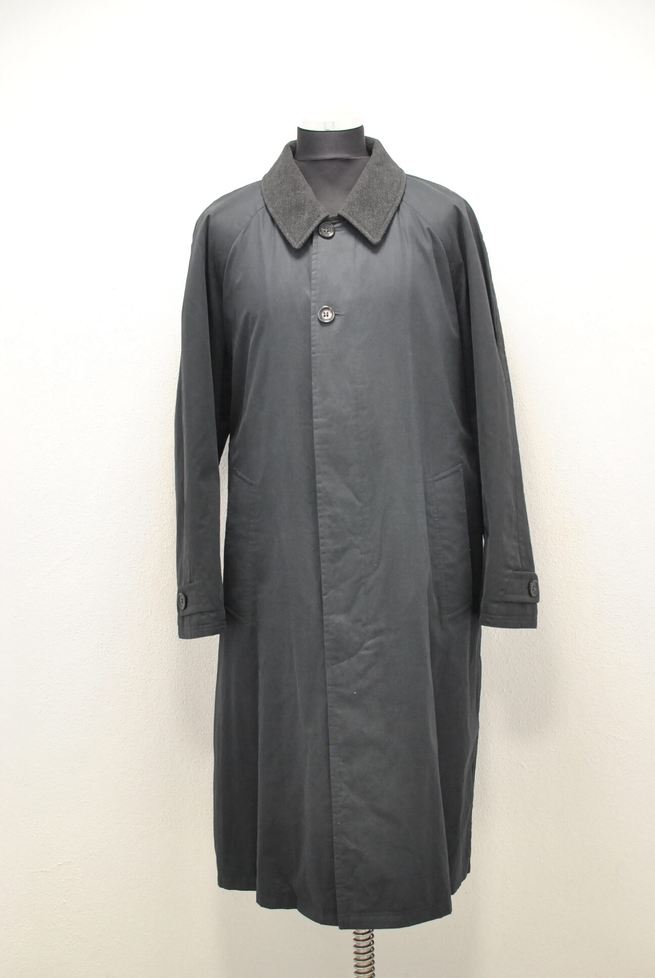 DSC_0076 Hugo Boss - Midget , trench vintage de barbati , marimea XL - imagine 1