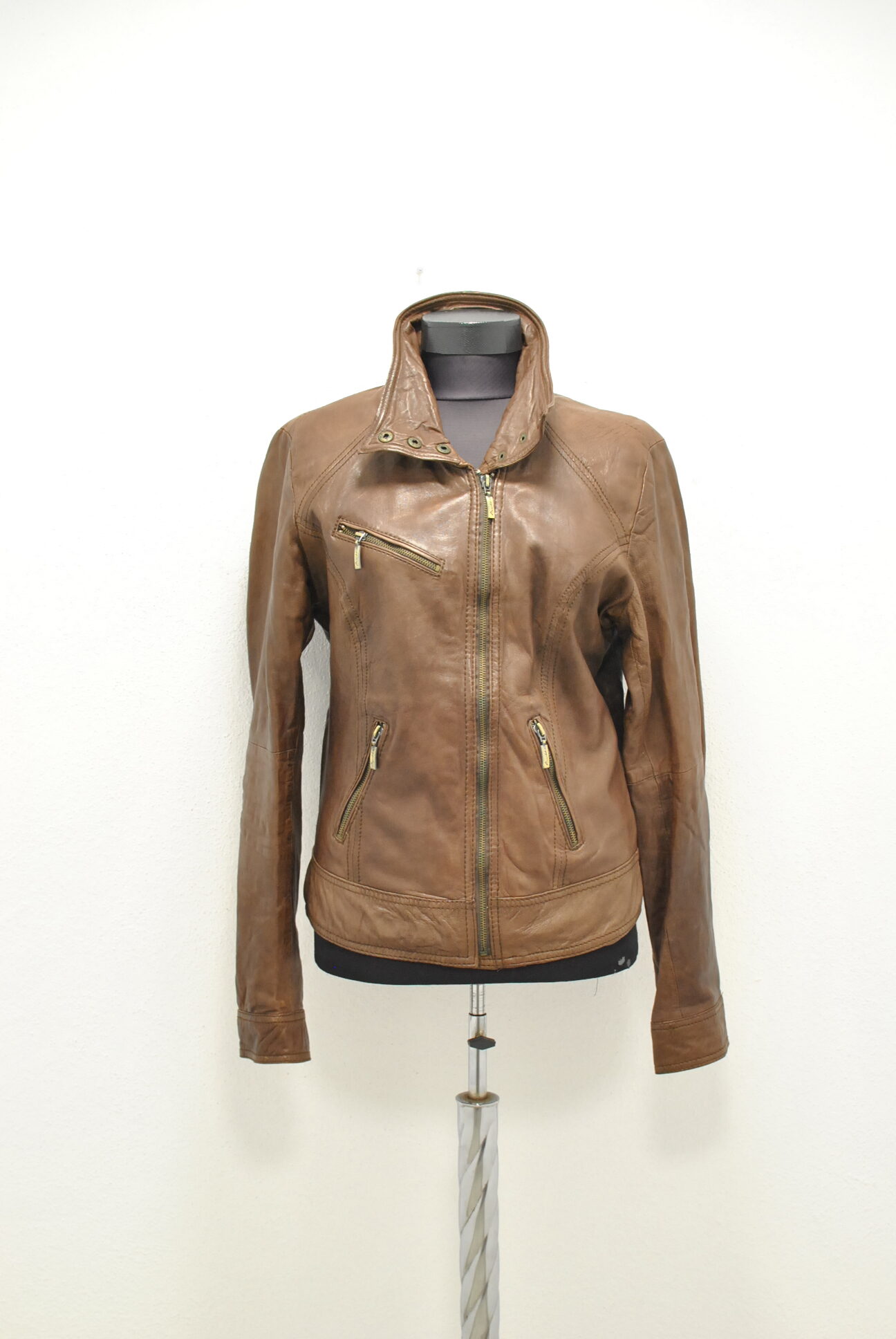 DSC_0111 Bershka geaca de piele moale , pentru femei marimea M/L - imagine 1