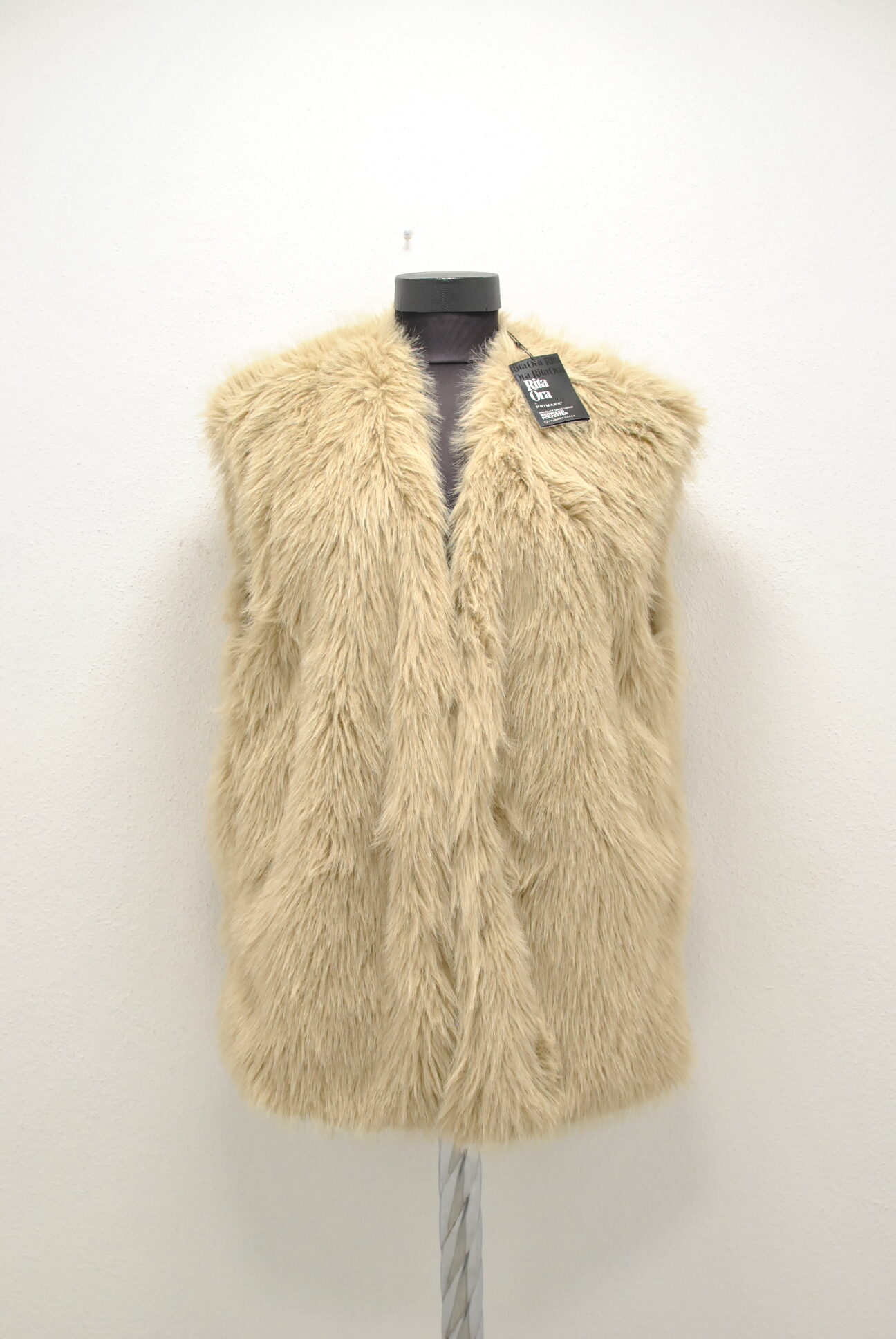 DSC_0298 Rita Ora vesta de blana artificiala , marimea S - imagine 1